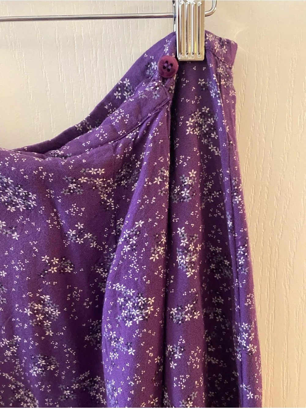 VINTAGE Women’s Floral Midi Skirt w/ Slit in Purple Floral - M